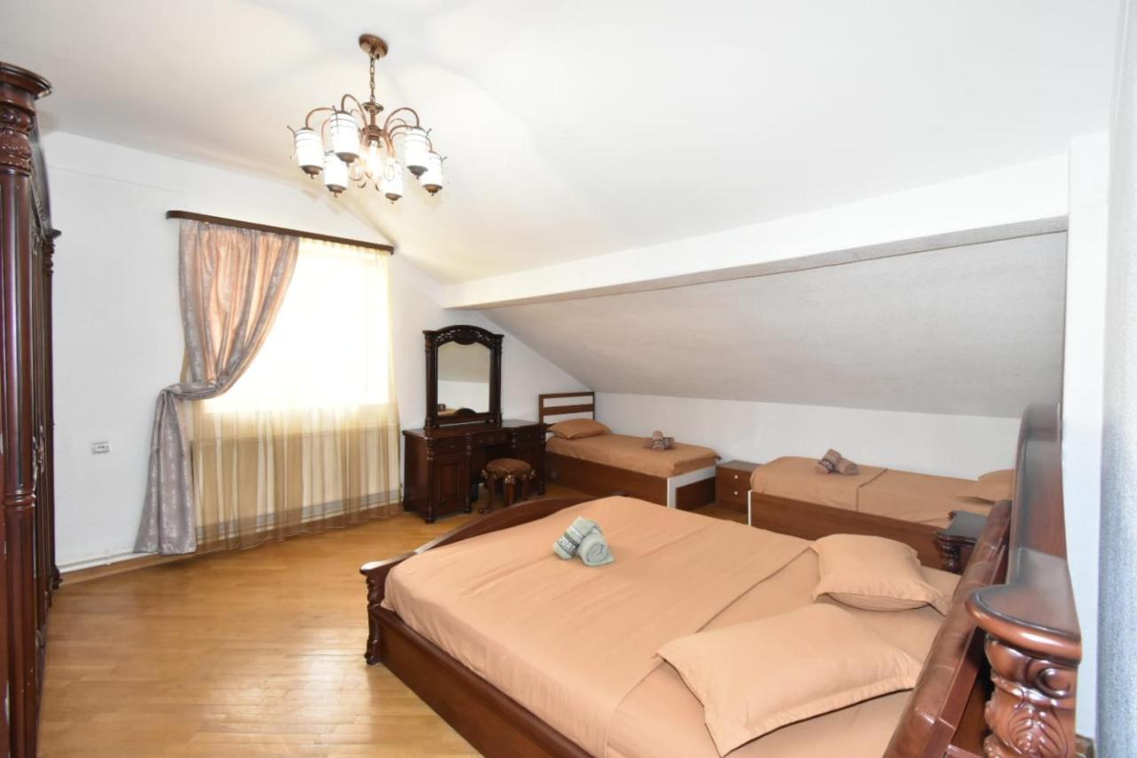 Guesthouses Opera Jerevan Exteriör bild