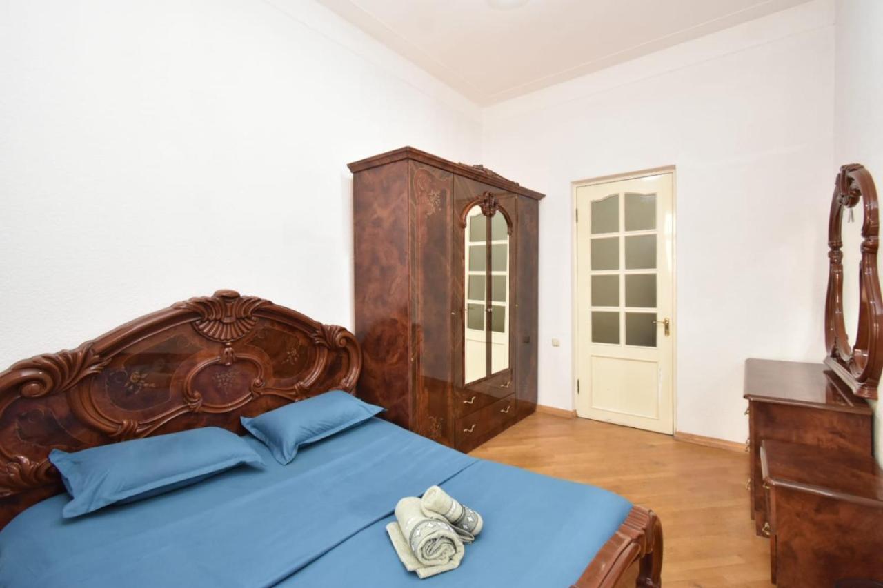 Guesthouses Opera Jerevan Exteriör bild