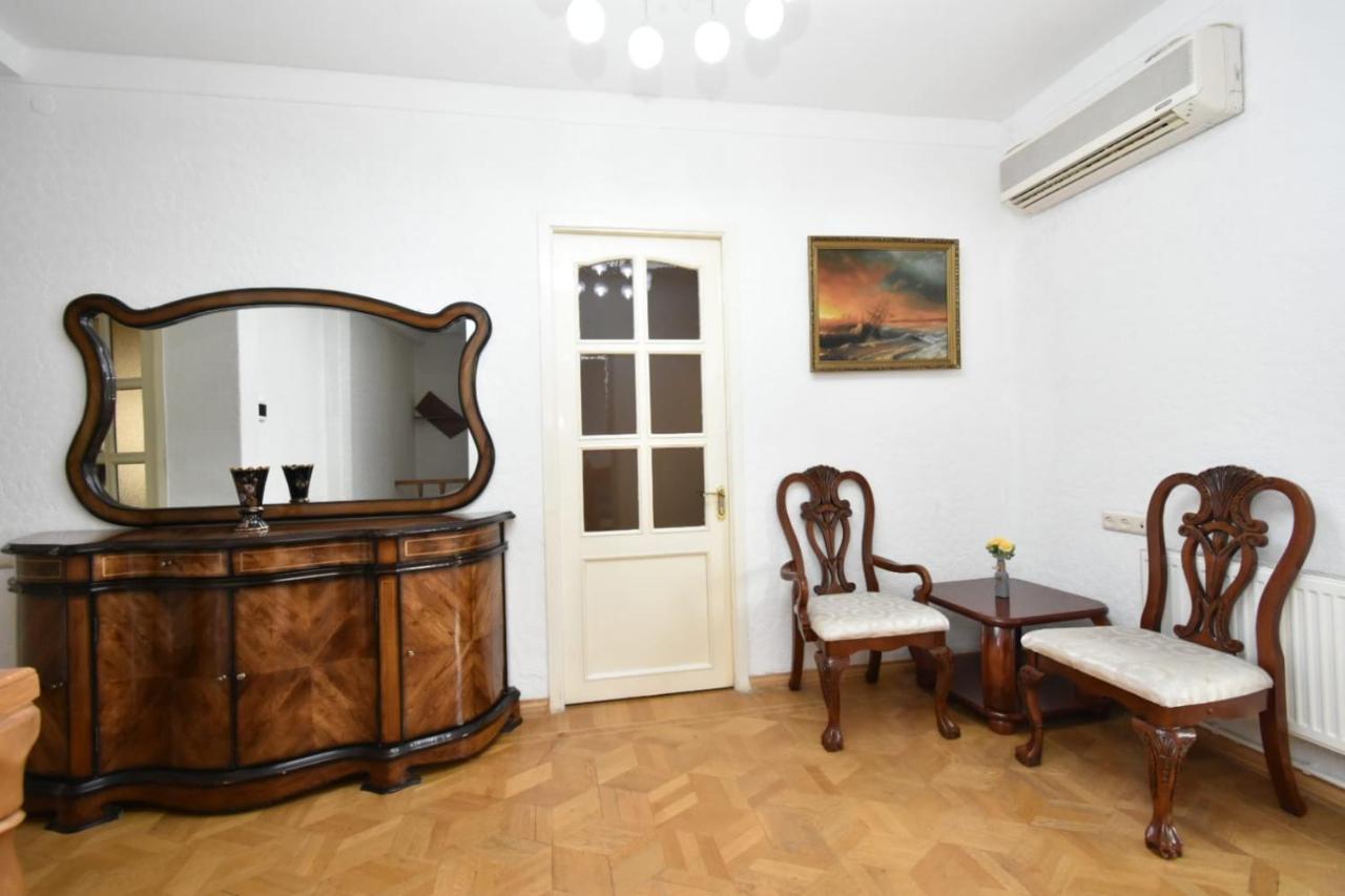 Guesthouses Opera Jerevan Exteriör bild