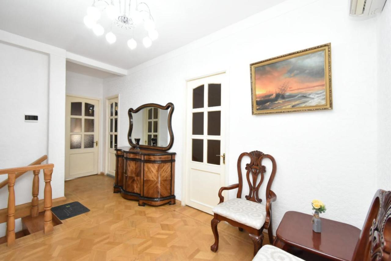Guesthouses Opera Jerevan Exteriör bild