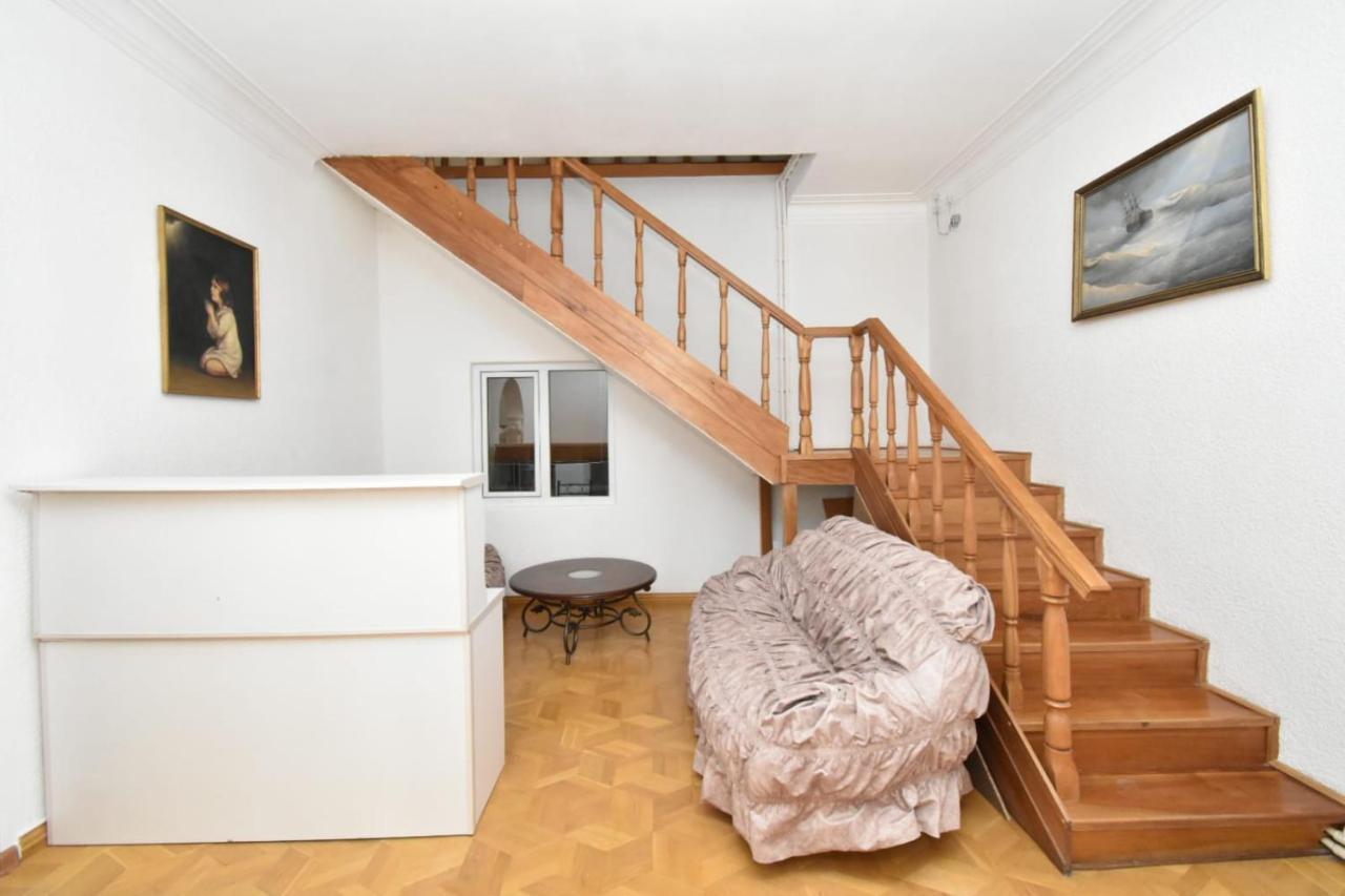 Guesthouses Opera Jerevan Exteriör bild
