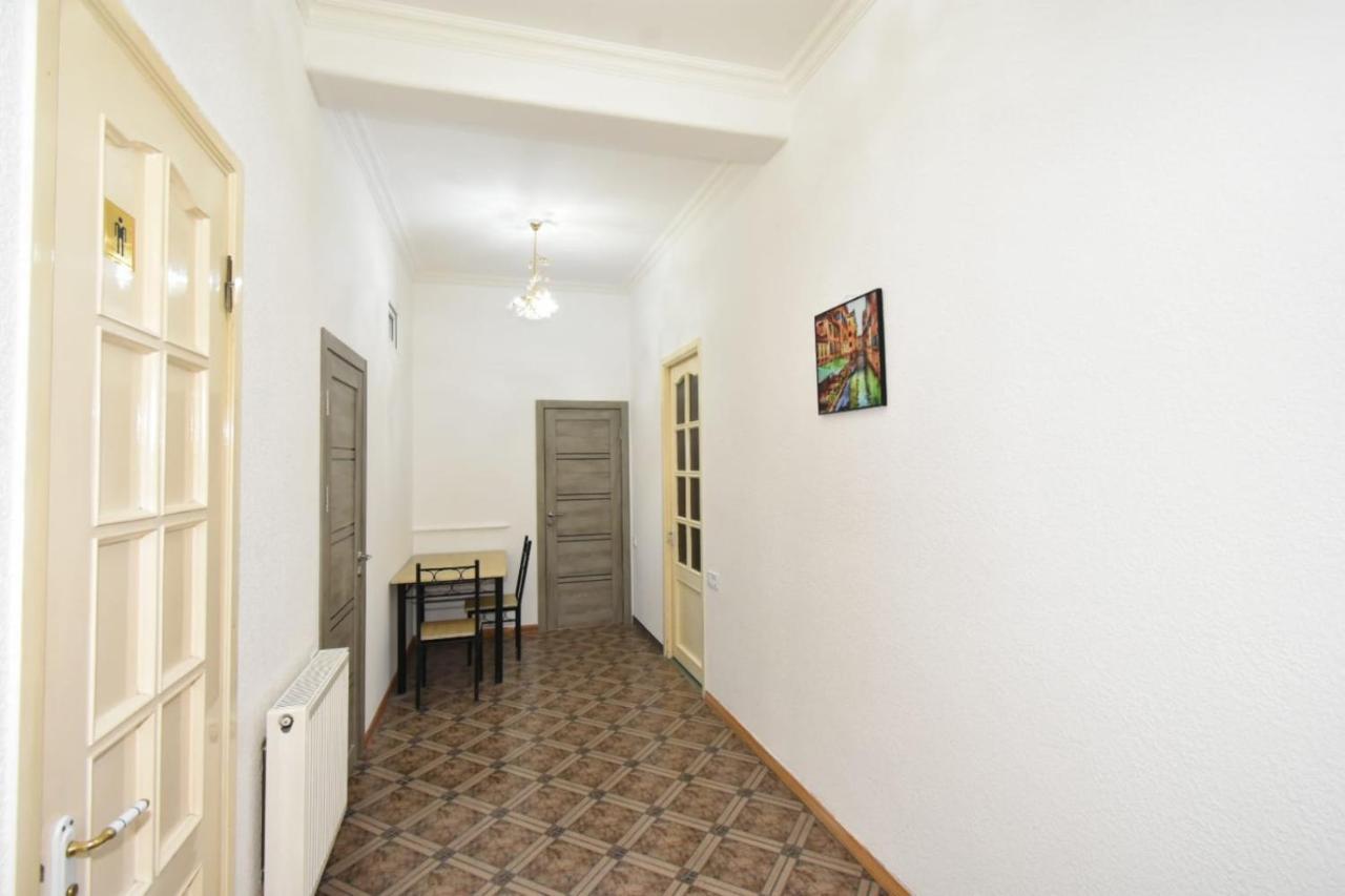 Guesthouses Opera Jerevan Exteriör bild