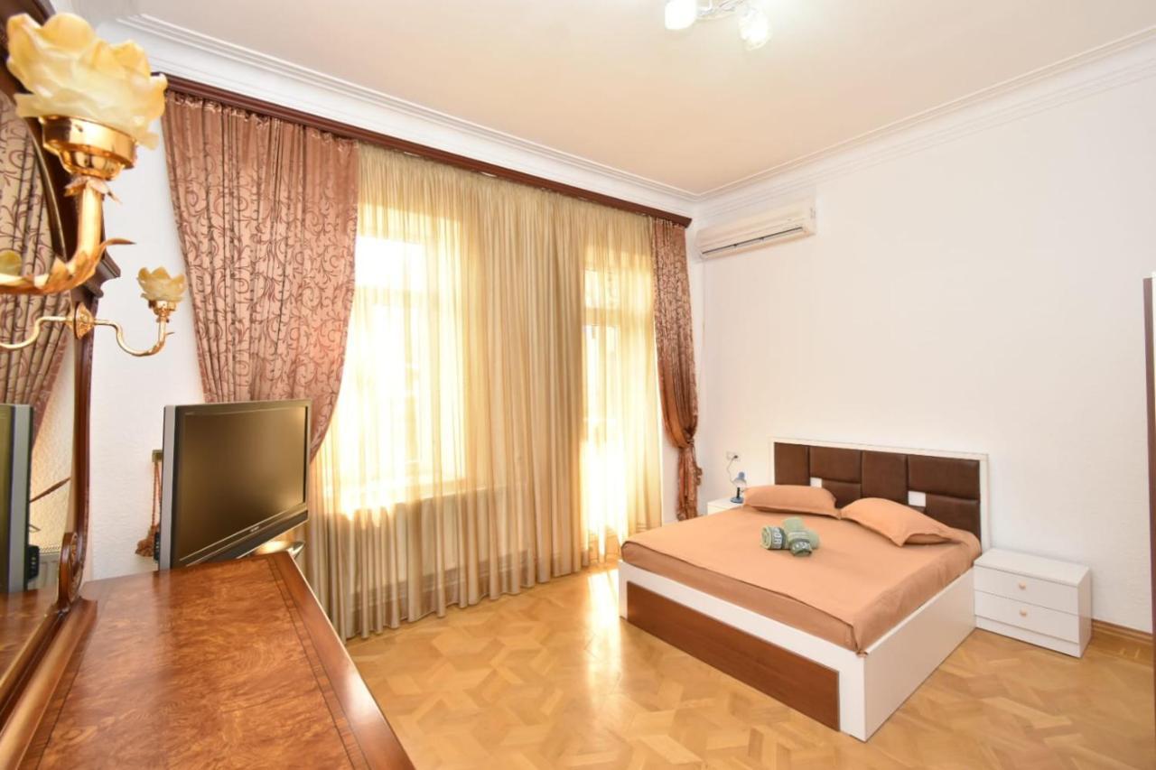 Guesthouses Opera Jerevan Exteriör bild