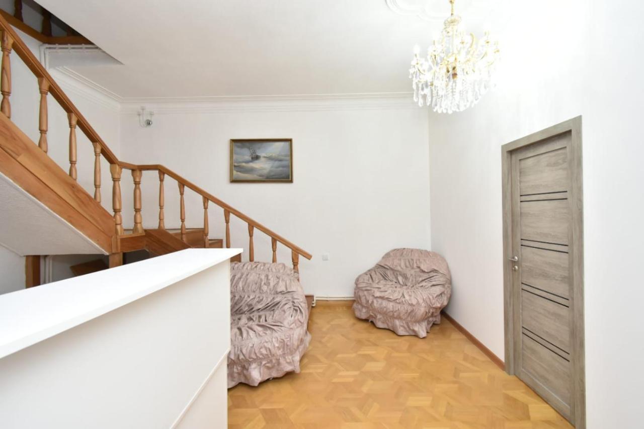Guesthouses Opera Jerevan Exteriör bild