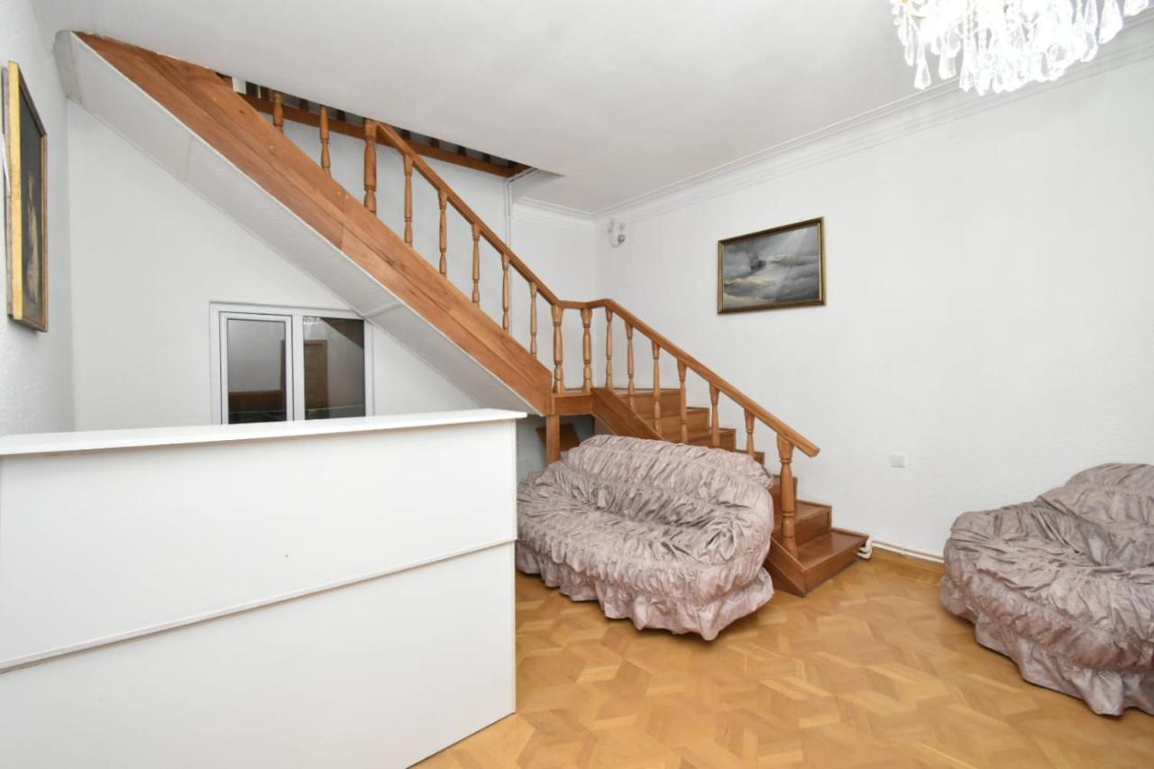 Guesthouses Opera Jerevan Exteriör bild