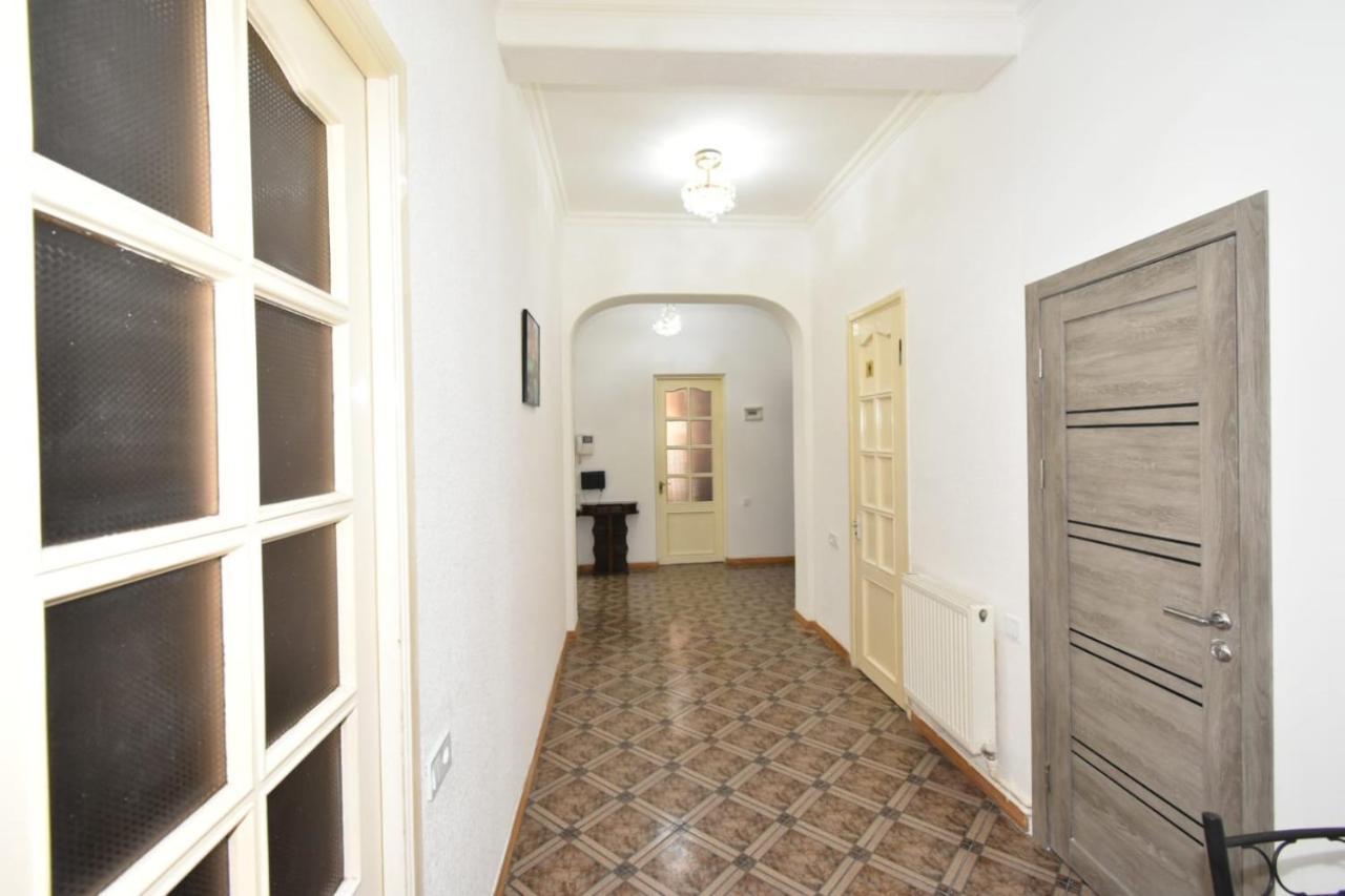 Guesthouses Opera Jerevan Exteriör bild