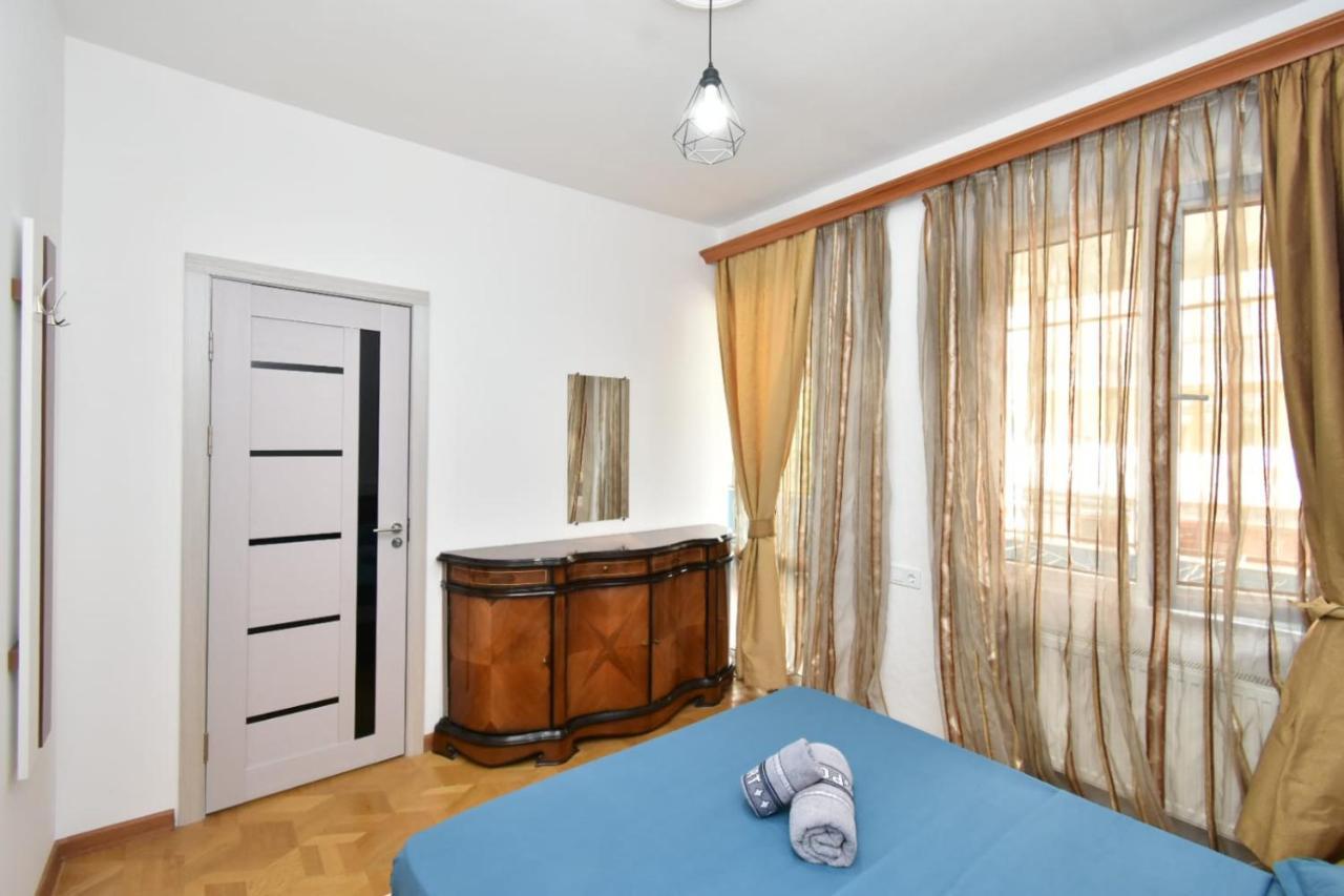 Guesthouses Opera Jerevan Exteriör bild