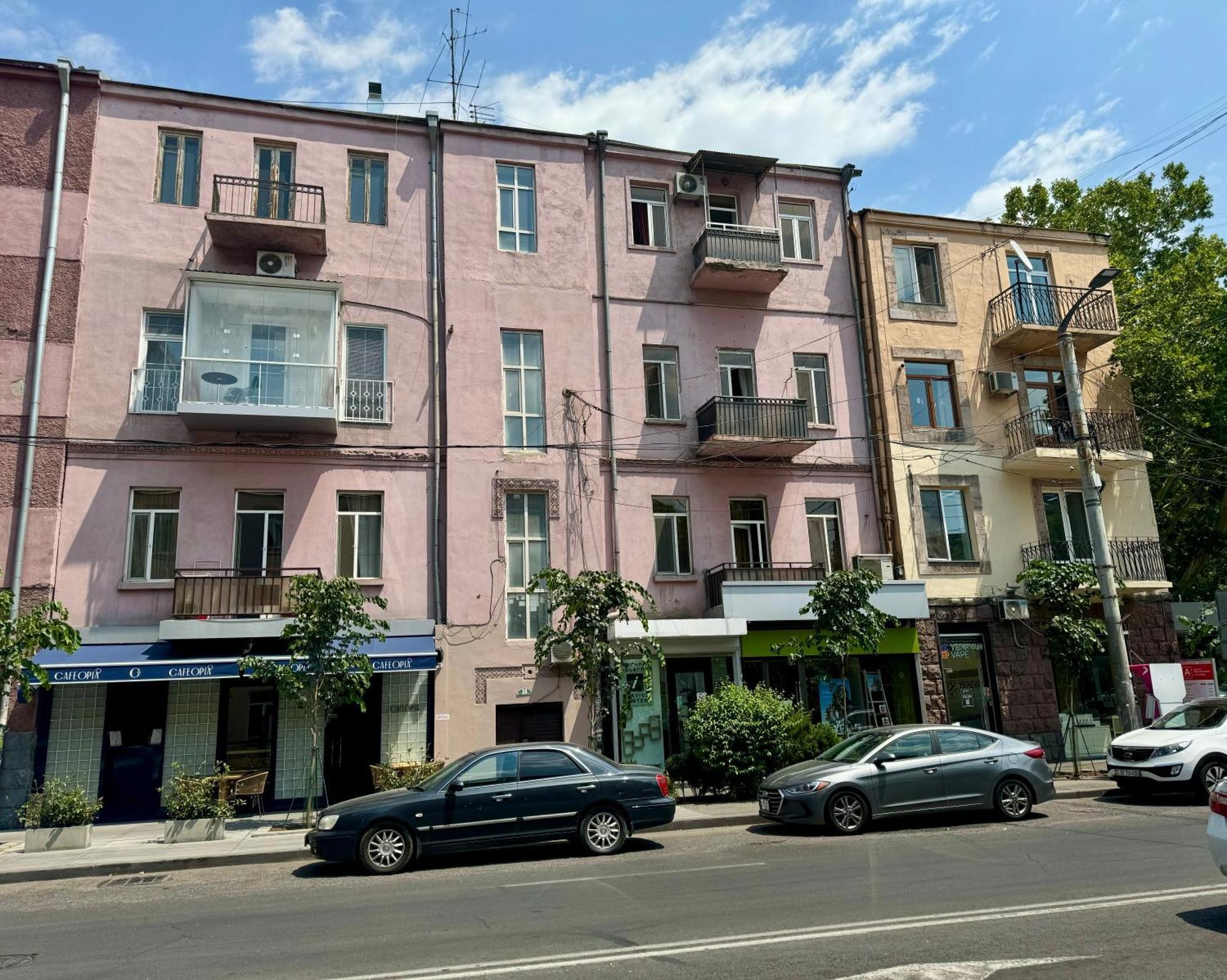 Guesthouses Opera Jerevan Exteriör bild